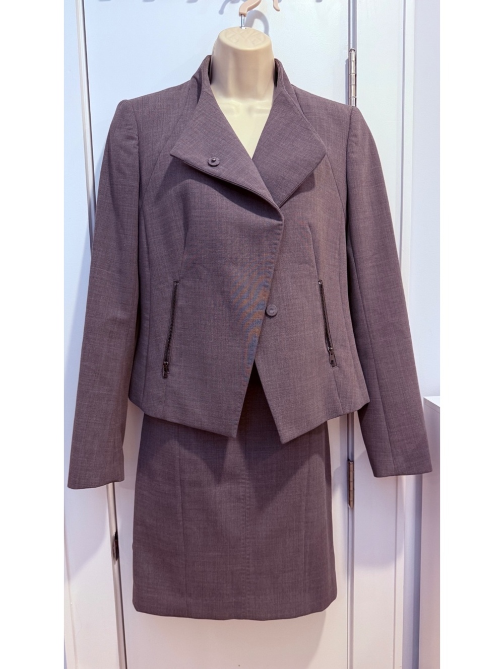 Ann Taylor Women's Two-Piece Skirt Suit with Zip Pocket